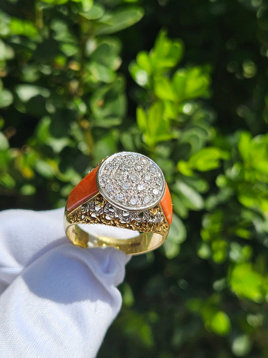 Gelbgold Ring mit Brillanten und Koralle