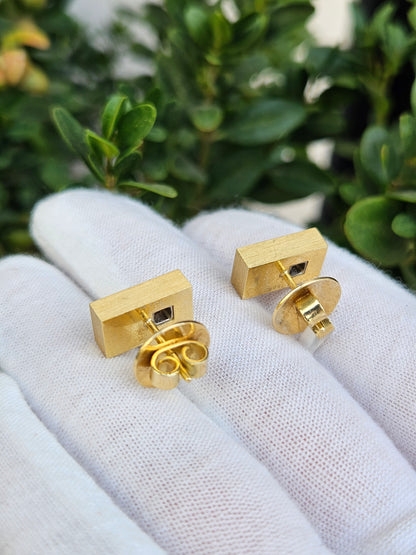 Goldene Ohrstecker